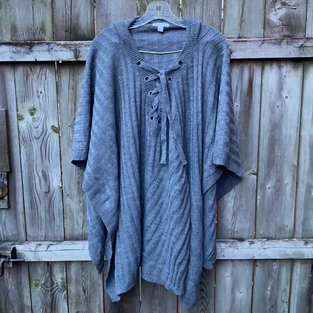 New York & Company gray poncho sz. S